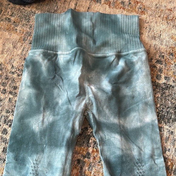 Free people Good Karma leggings size XS/S. Only wore 3 times. Very stretchy - Picture 2 of 4